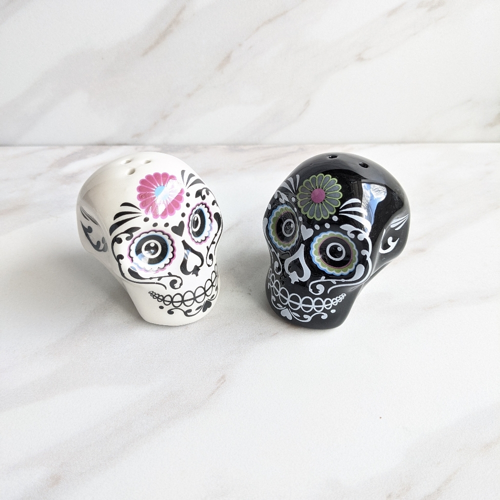 BOSTON WAREHOUSE Sugar Skull Salt & Pepper Shakers